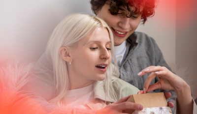 Подарунок дружині на 14 лютого: Ідеї, що розпалять почуття (і це не посуд)