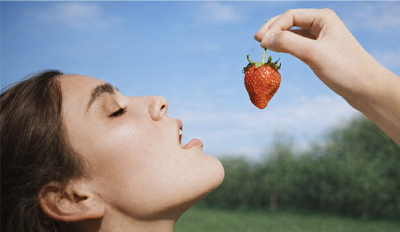 Всі ерогенні зони жінки: Путівник від ніжних дотиків до яскравого оргазму