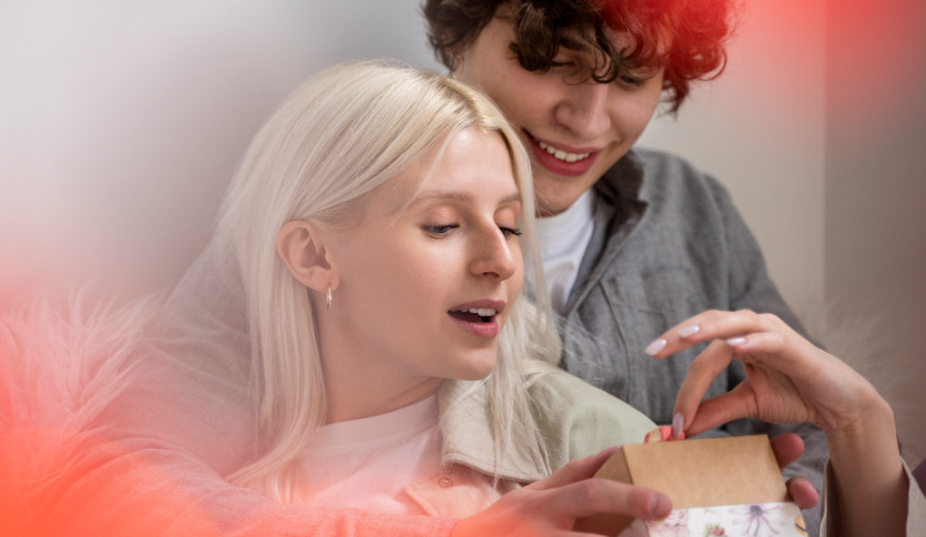 Подарунок дружині на 14 лютого: Ідеї, що розпалять почуття (і це не посуд)