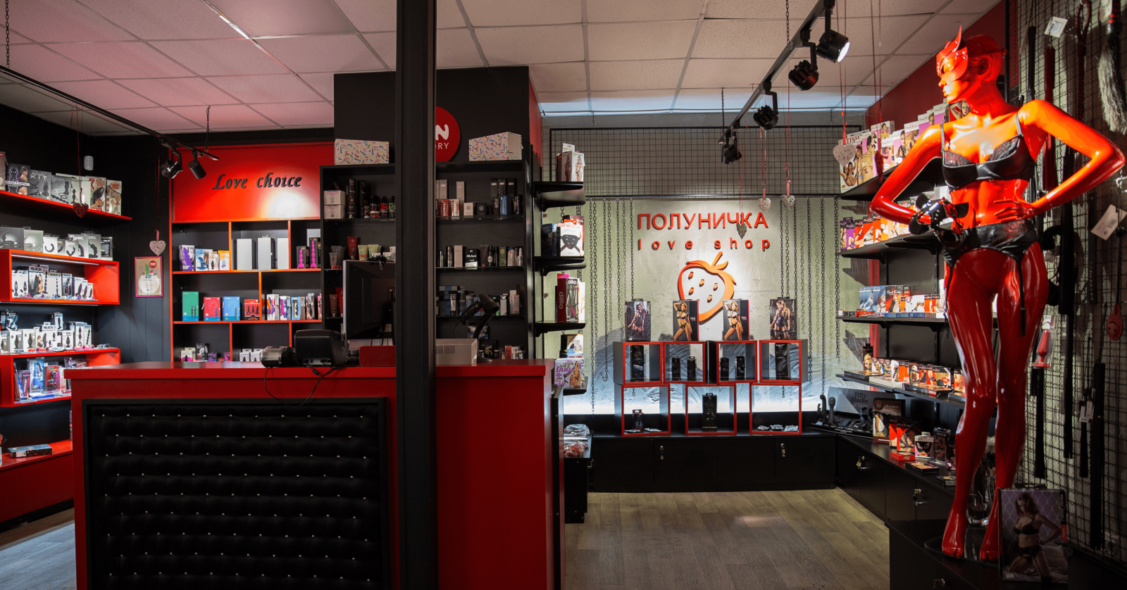 Порно: Күйеуі алаңдап тұрғанда әйелі алдады