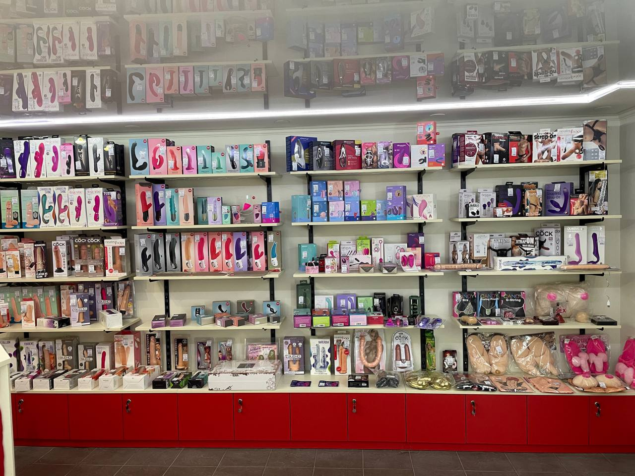 Қыз жігітінің жыныс мүшесін тесіп алған Азғын қарттар порно