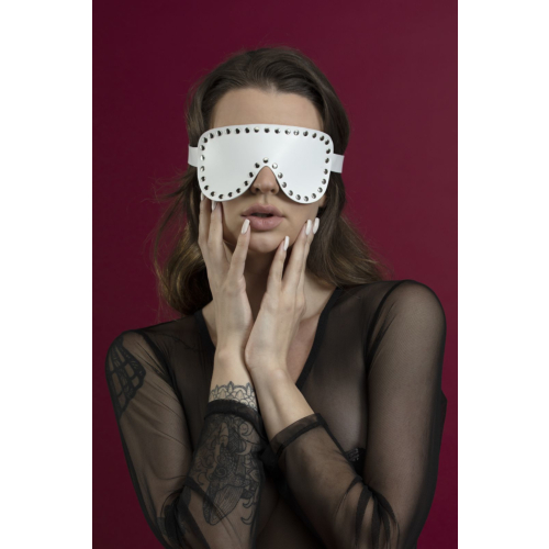 Маска з заклепками Feral Feelings Blindfold Mask White