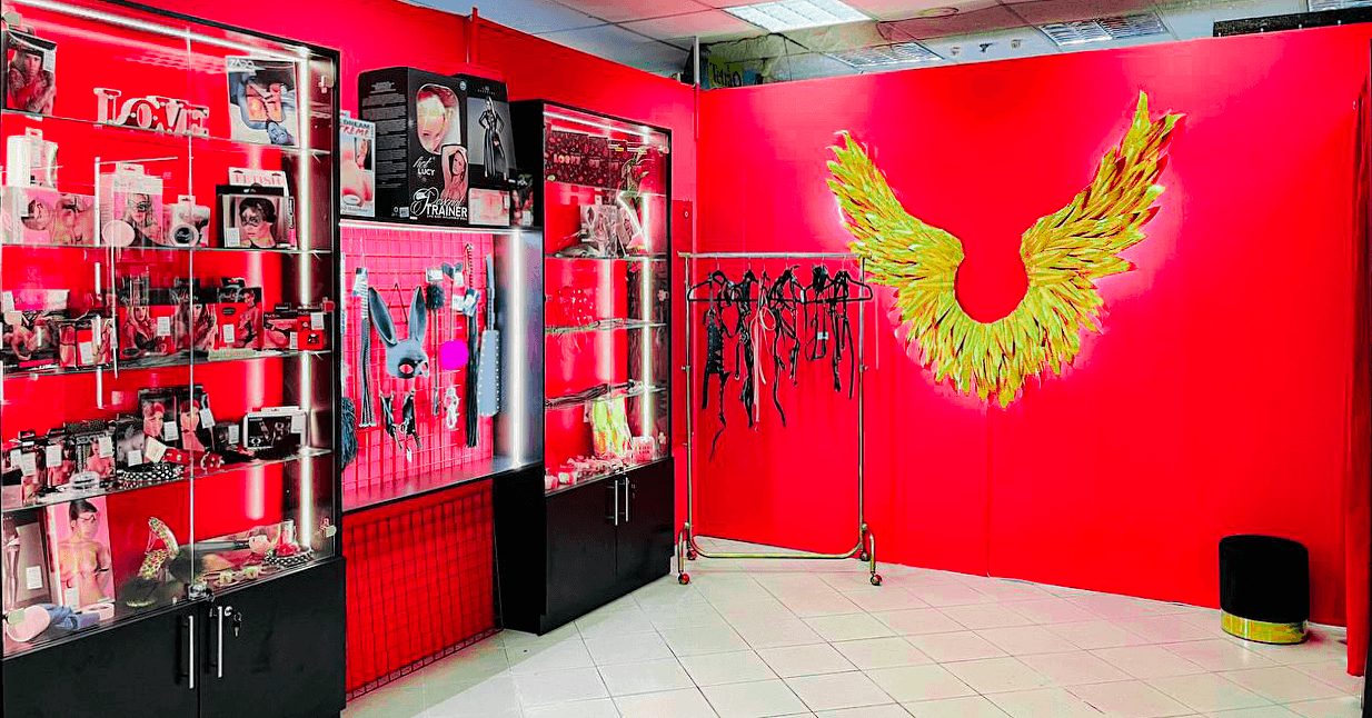 Орыс әйеліммен төсекте жыныстық қатынас Порно жұп жігітке үстемдік етеді